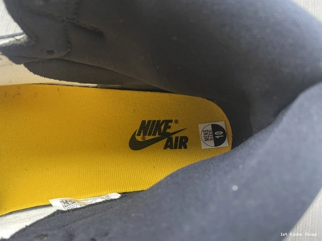 1st Kicks High OG Air Yellow Toe Jordan 555088-711 1 0813